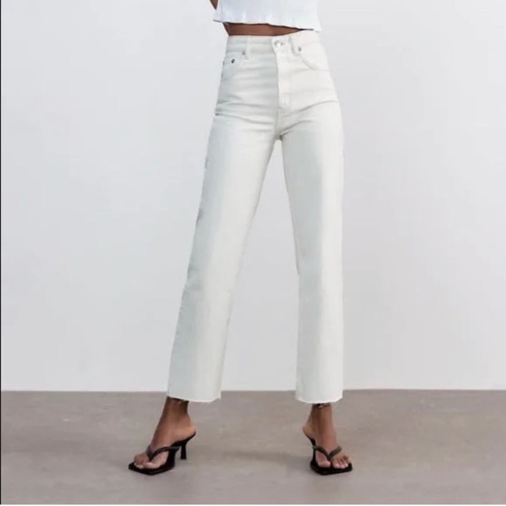 Zara High Rise Straight Leg Jeans In Ecru • Sz 00